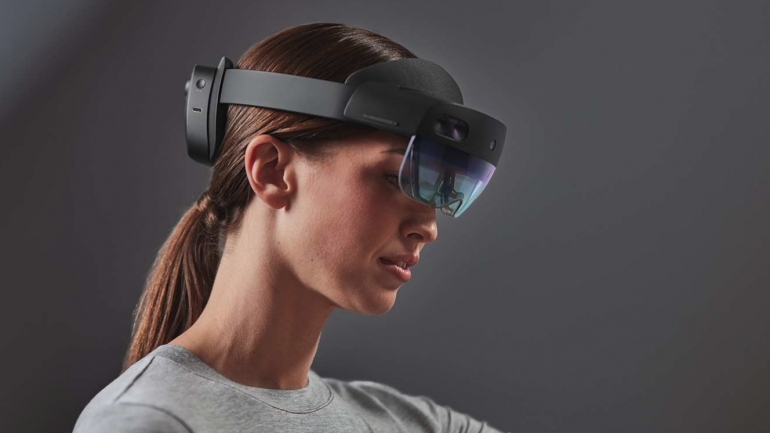 Microsoft HoloLens 2 