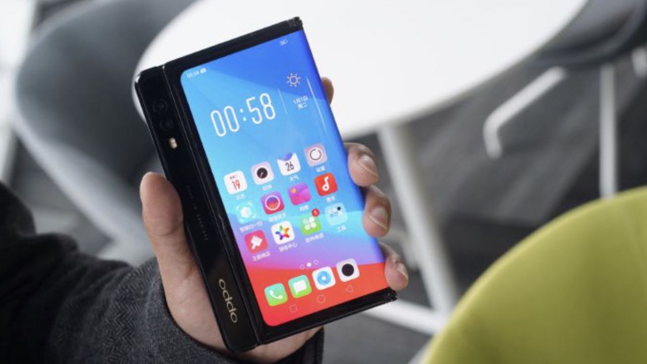 Oppo показав своє бачення смартфона з гнучким екраном