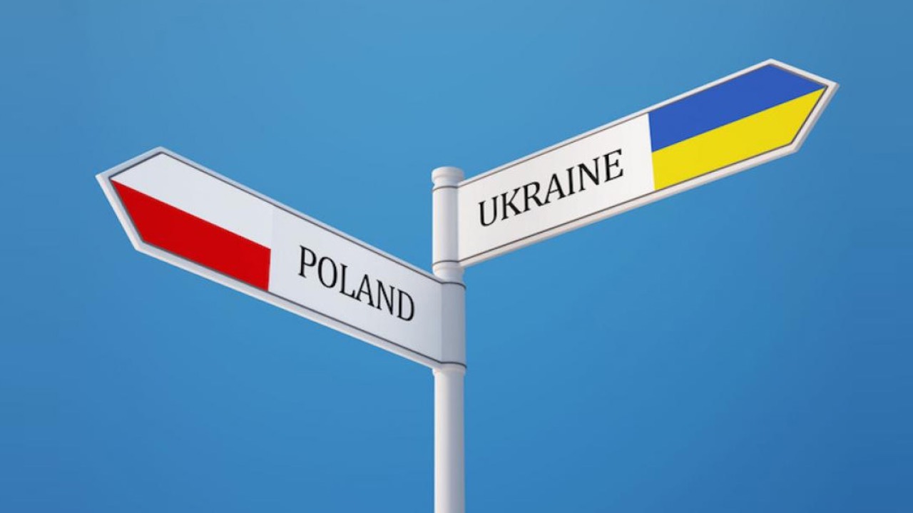 Польща українізовує приїжджих з України