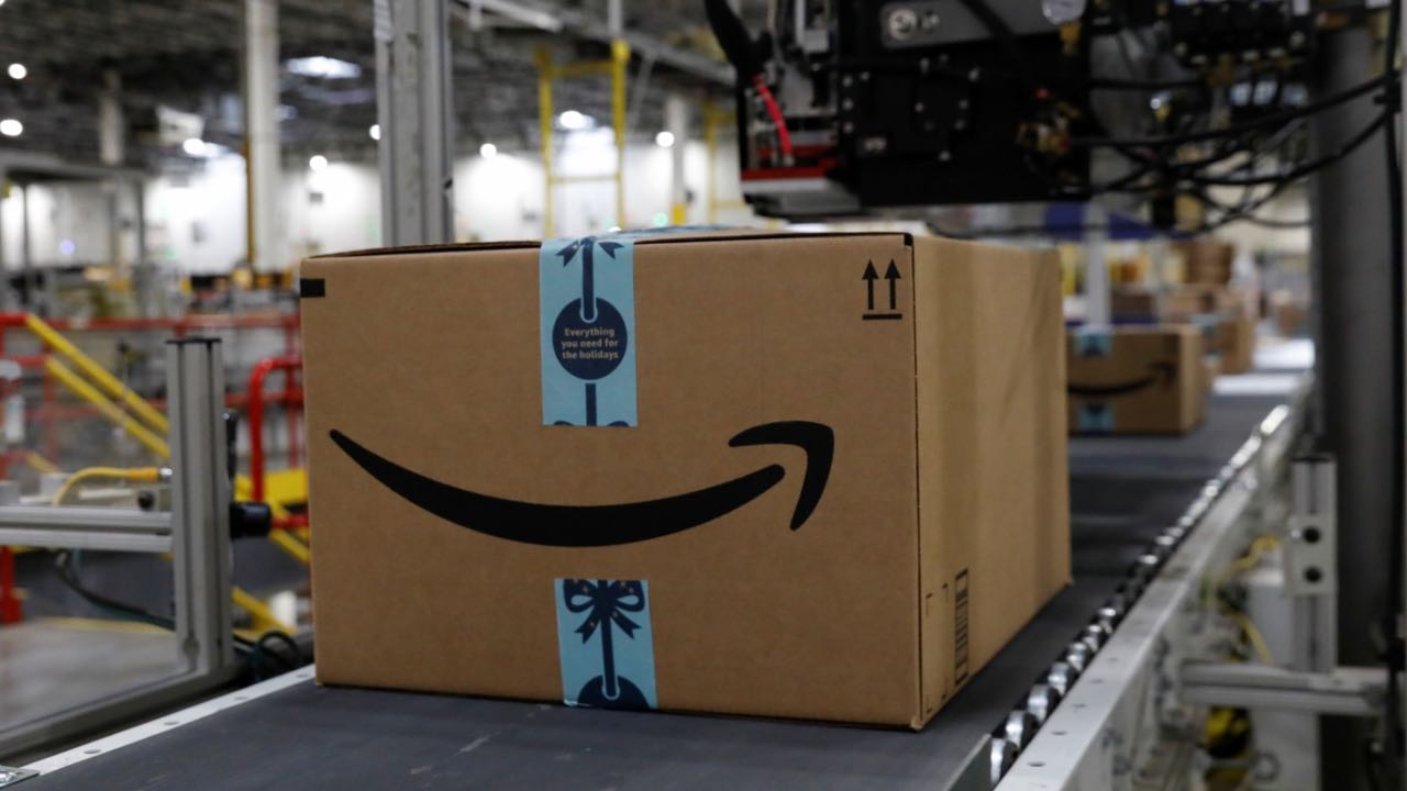 Amazon припинить знищувати мільйони непроданих товарів