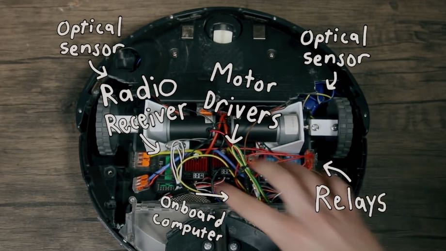 Робот-пилосос Roomba обурюється при зіткненні з перешкодами