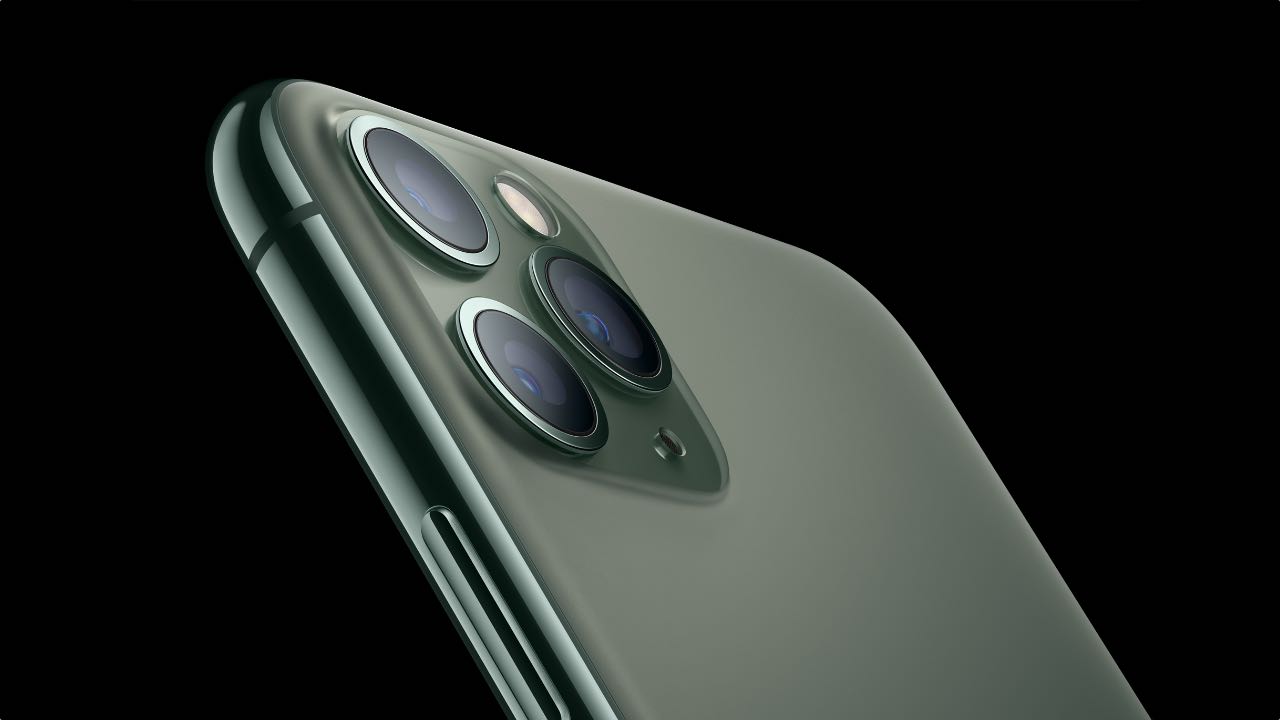 Apple iPhone 11 Pro Max пройшов тест JerryRigEverything на міцність
