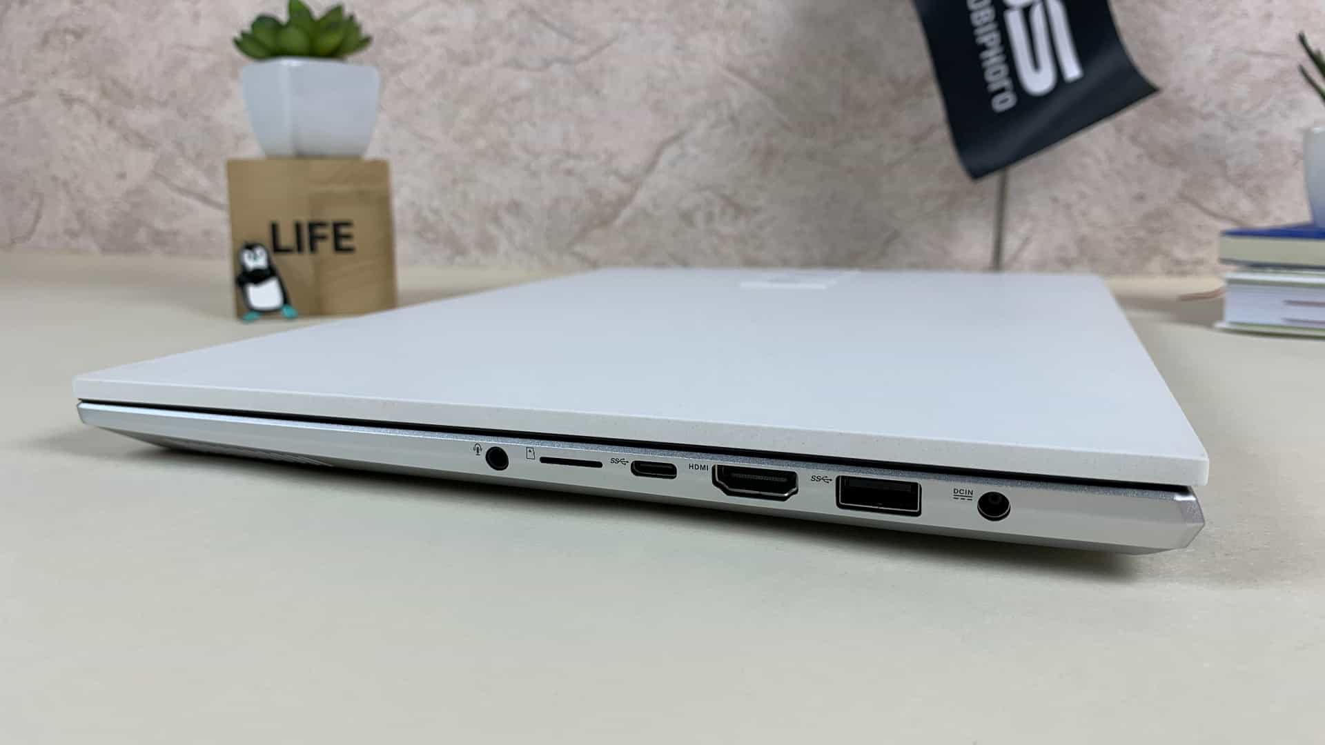 ASUS Vivobook Pro 14X OLED (M7400QE) / (USB Type-A, USB Type-C - USB 3.2 Gen 1, HDMI 2.0b, 3.5 мм комбінований аудіороз'єм, microSD)