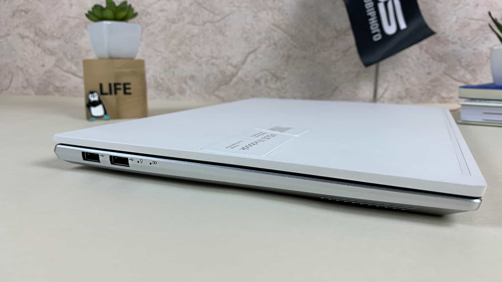 ASUS Vivobook Pro 14X OLED (M7400QE) / (USB Type-A - USB 2.0)