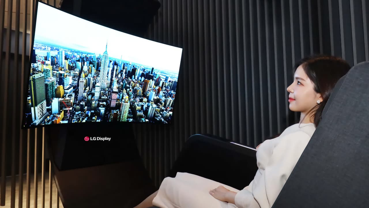 LG Display OLED-телевізор і крісло