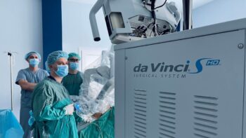Львівські хірурги провели рідкісну операцію за допомогою робота Da Vinci