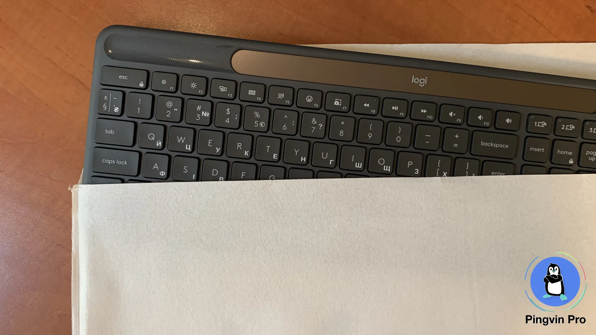 Logitech Signature Slim Solar+ K980 (в чохлі)